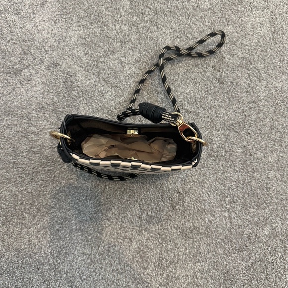 Universal Thread Purse - Picture 3 of 4